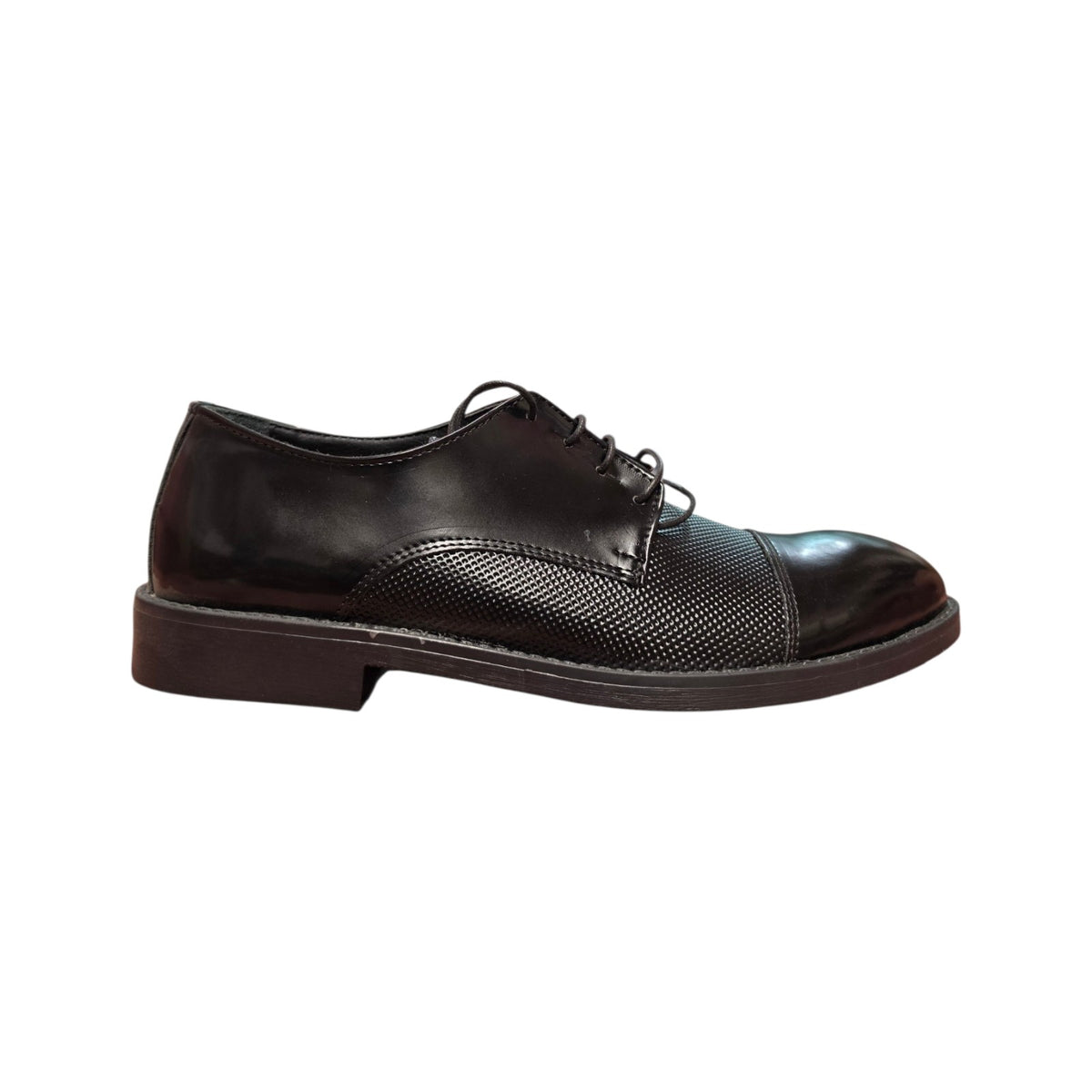Scarpa derby elegante con inserto lavorato nera