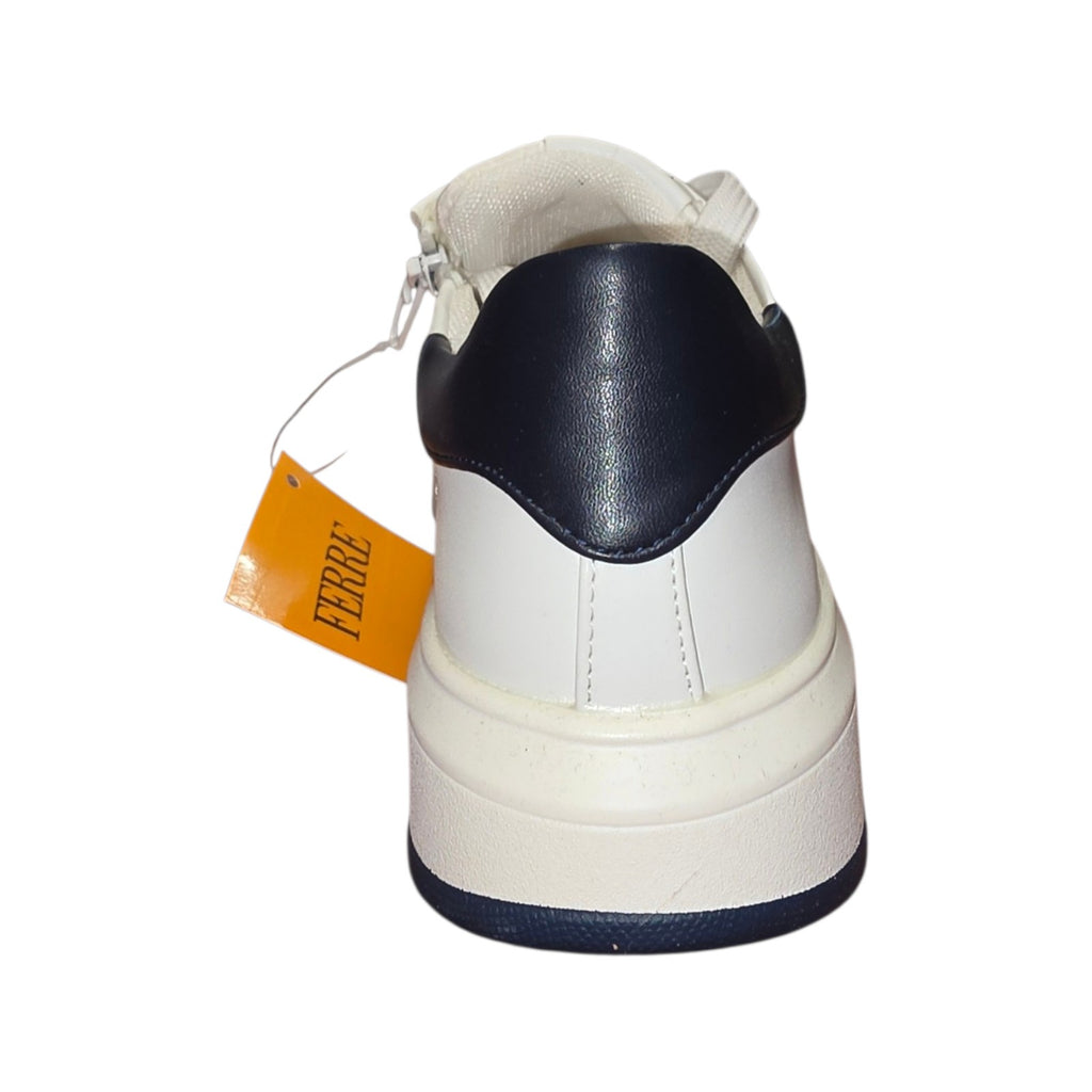 Ferrè sneaker bianca con dettagli blu navy