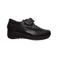 Scarpa Comfort Nera con Chiusura a Strappo e Dettaglio Intrecciato